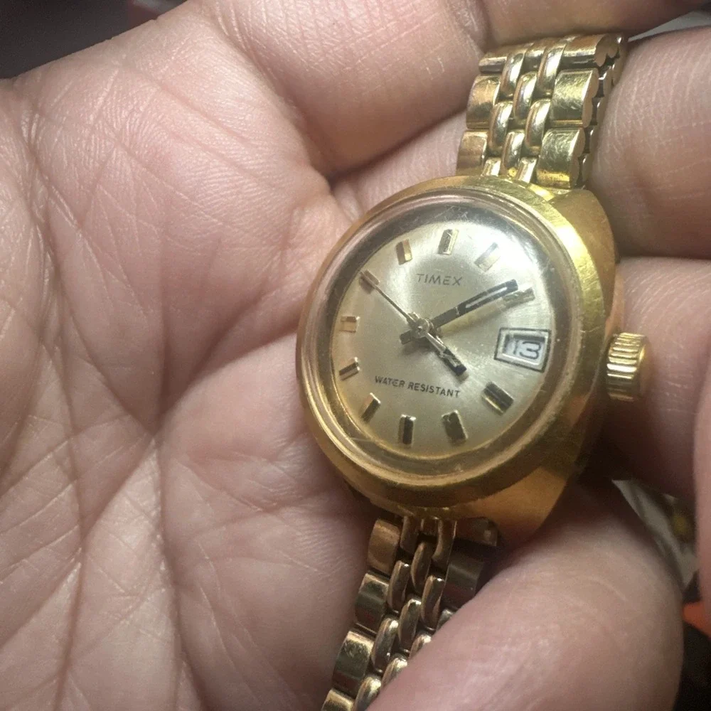 Working 1977 VTG Timex Ladies Watch Women Gold Tone Manual Wind 27mm Fit 6.5 Run